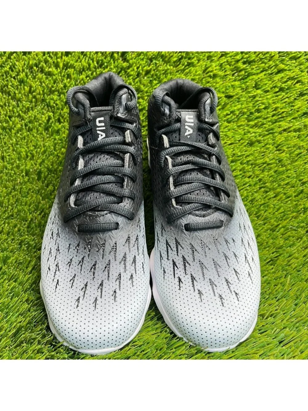 Under Armour Spotlight Franchise 4 RM Boys Size 5.5Y Black White Football Cleats